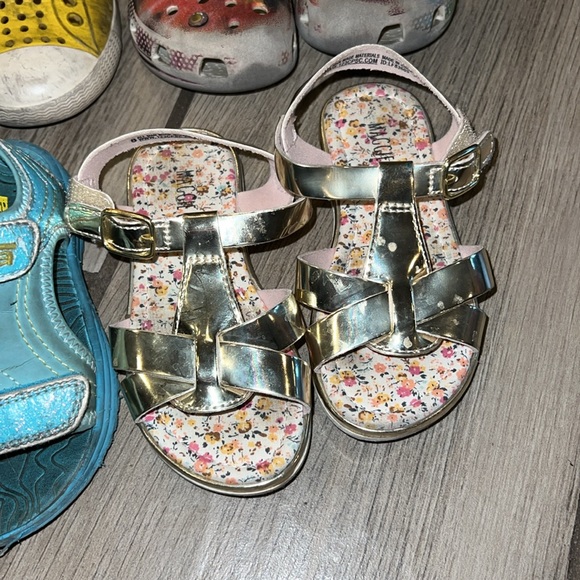 Lot of 6 size 8 girls shoes sandals native teva crocs - Picture 5 of 10